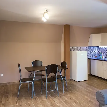 Lägenhet Negy Evszak Apartmanhaz *