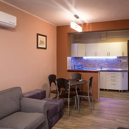 Lägenhet Negy Evszak Apartmanhaz Mezőkövesd