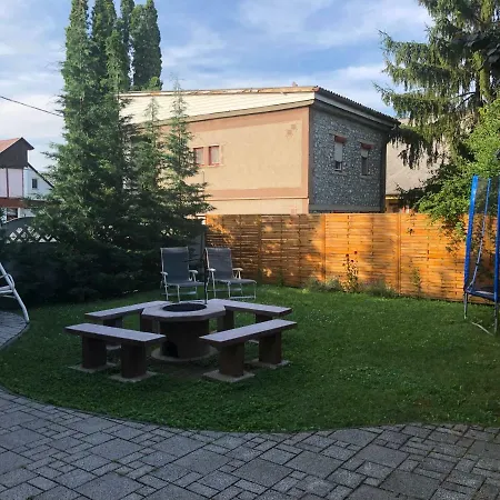 Negy Evszak Apartmanhaz *