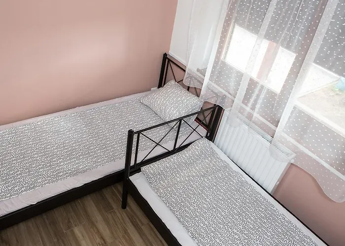 Lägenhet Negy Evszak Apartmanhaz Mezőkövesd